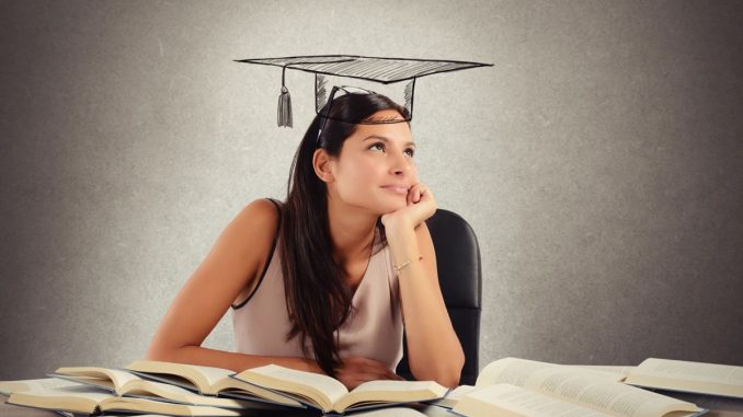 Pós-graduação ou MBA? Qual a diferença e qual modalidade optar?